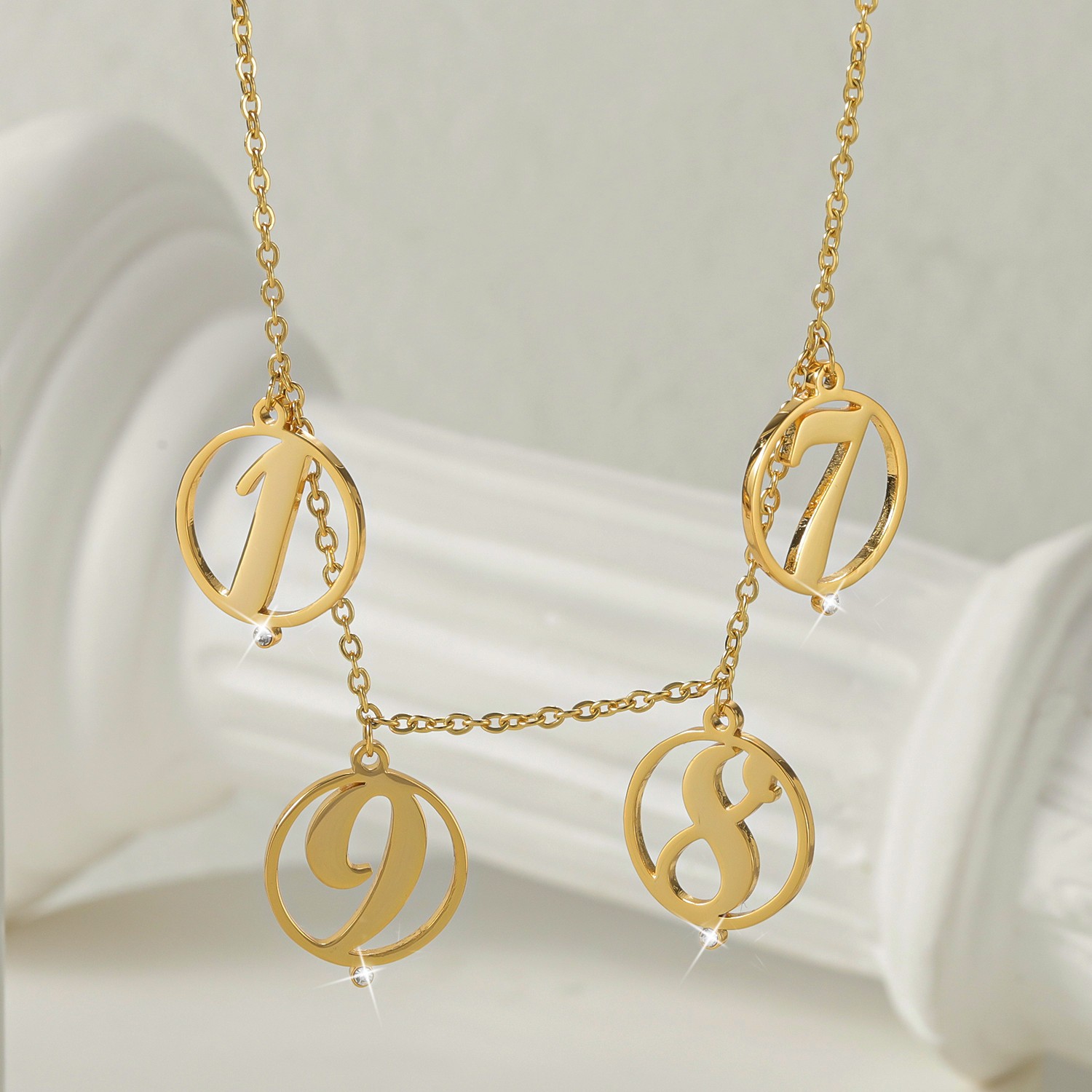Ожерелье Halo с несколькими пе – обзор и цена Initial Letter Necklace 18K Gold
