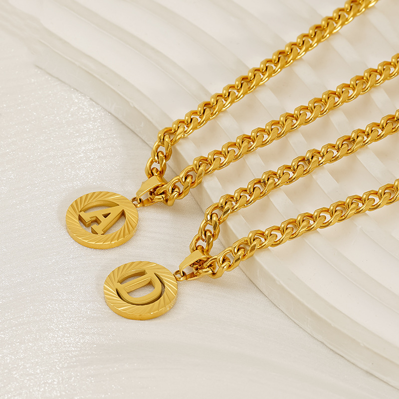 Кубинская цепочка из нержавеющ – обзор и цена Initial Letter Necklace 18K Gold